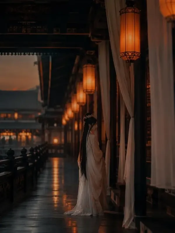 宫灯夜行录短剧封面海报，古装题材